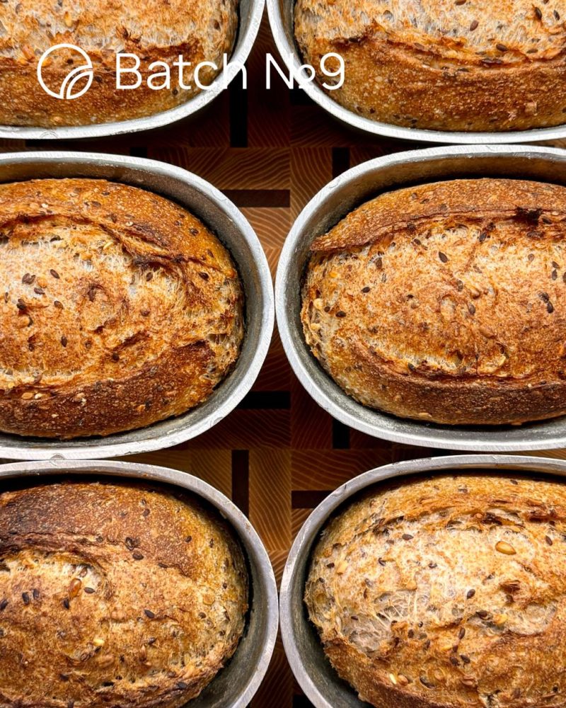 Зерновий хліб із насінням