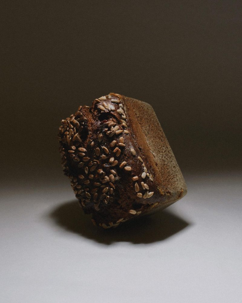 Карамельний горіховий житній хліб